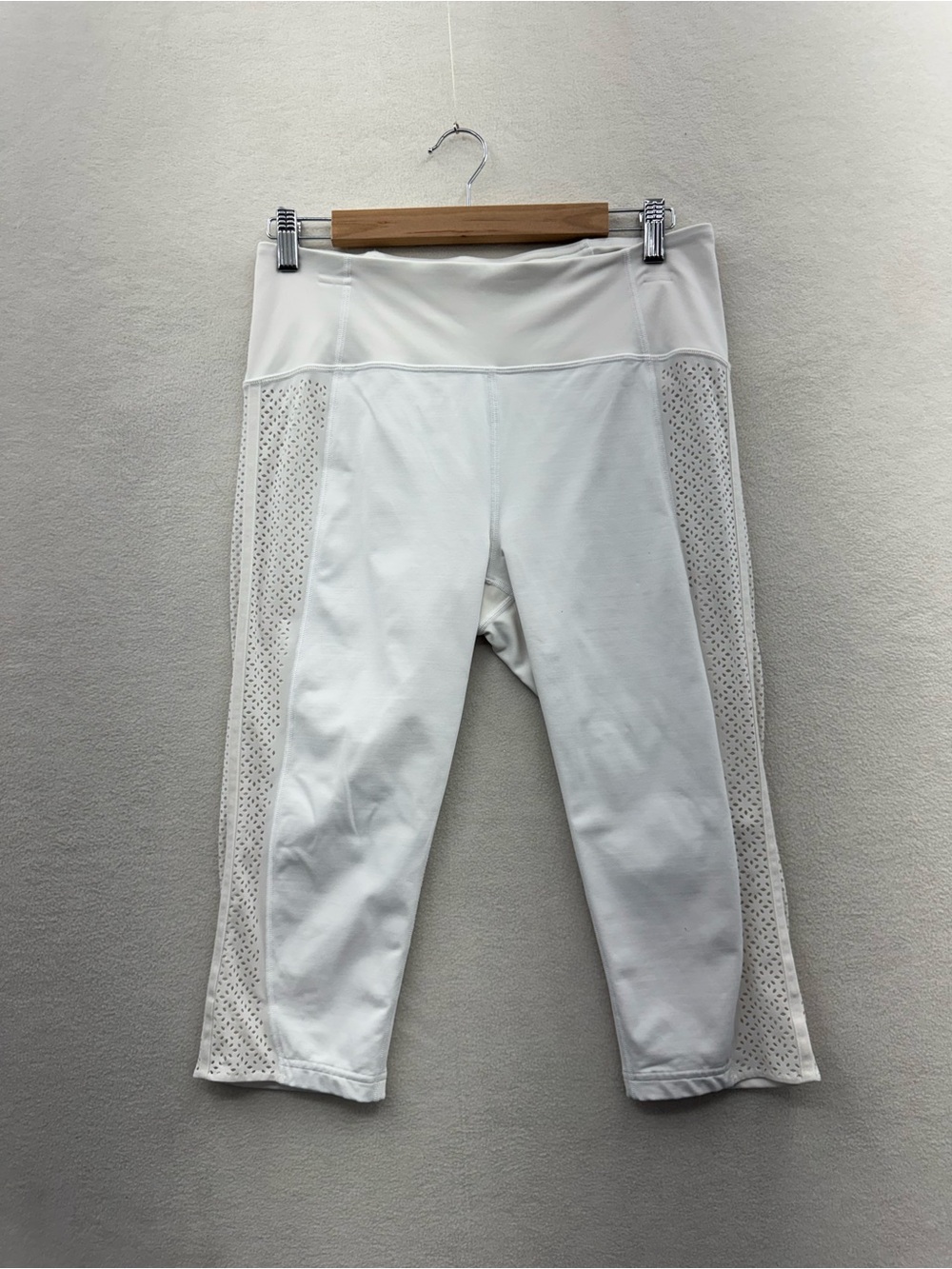 Lululemon Women’s 10 Laser Cut Capri White Rare
